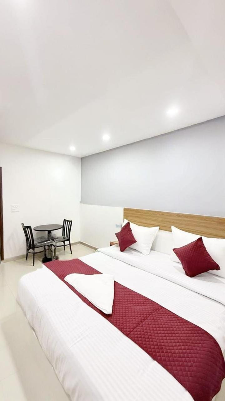 Modern Town Hotel New Delhi Luaran gambar