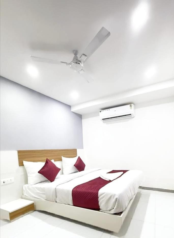 Modern Town Hotel New Delhi Luaran gambar